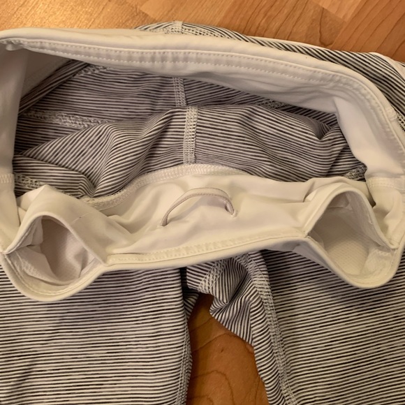Beautiful Cropped Lululemon Leggings Size 2 - Picture 5 of 7